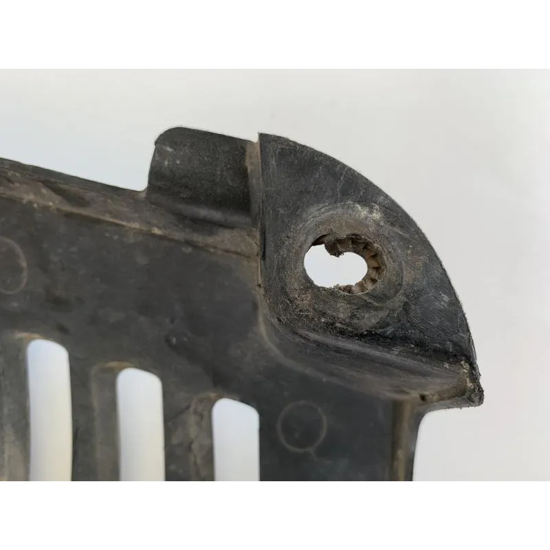 Cache carenage sous selle droit SUZUKI DR 125 S 1990-1993