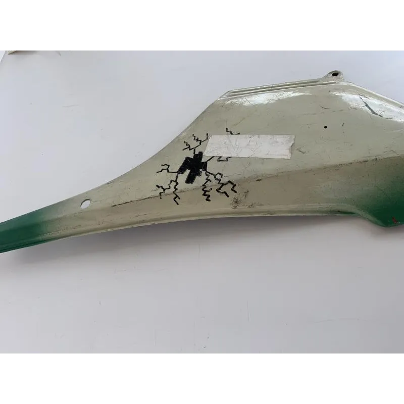 Cache carenage sous selle gauche KAWASAKI GPZ 550 1981-1985
