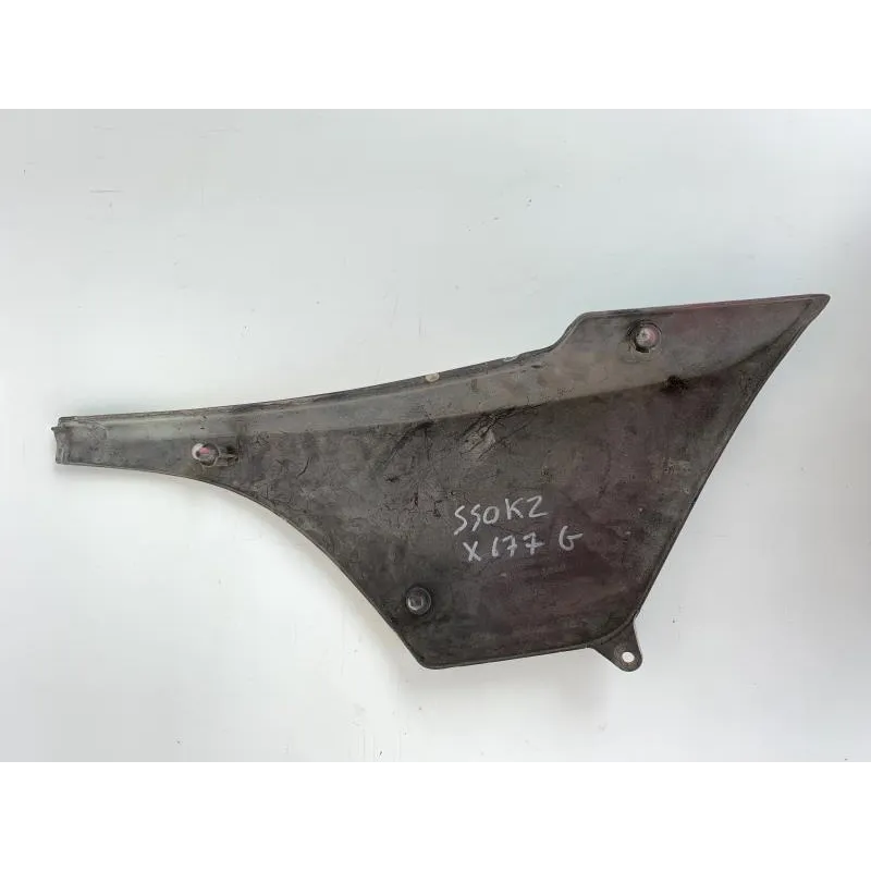 Cache carenage sous selle gauche KAWASAKI GPZ 550 1981-1985