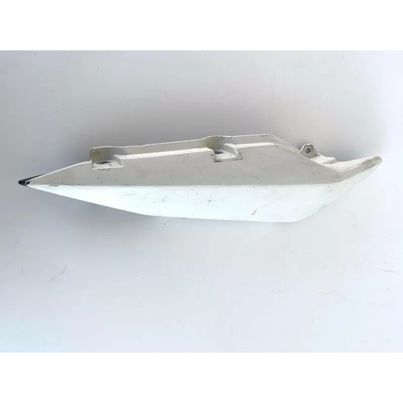 Cache carenage coque arriere droit YAMAHA XJ6 N 600 2009-2011