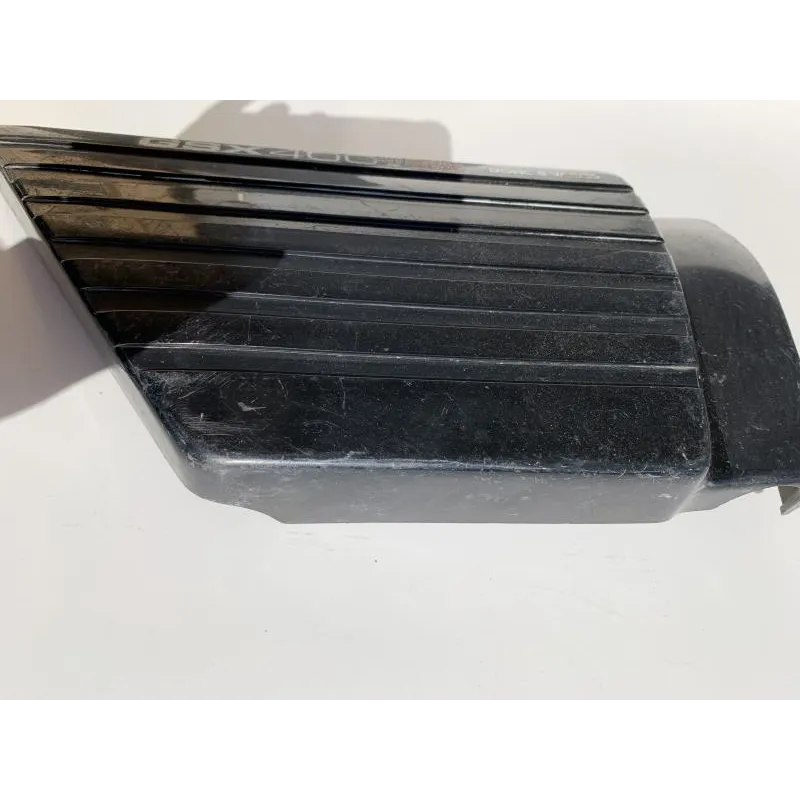 Cache carenage sous selle droit SUZUKI GSX 400 S 1980-1981