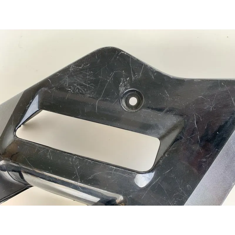 Cache flanc de carenage gauche SUZUKI GSXR 1100 1989-1990