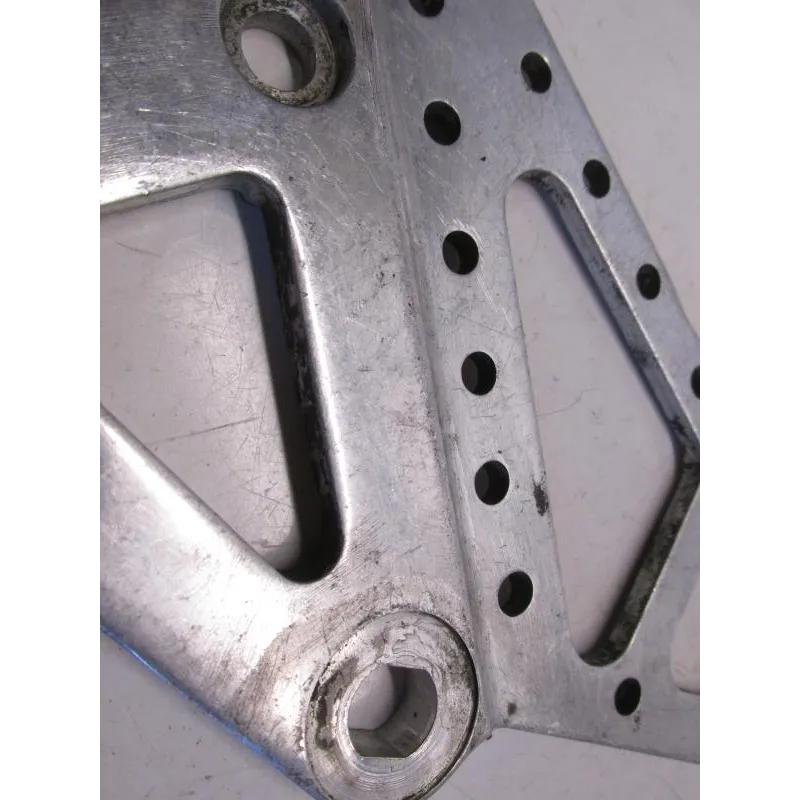 Platine avant gauche SUZUKI GSXR 750 1988-1989
