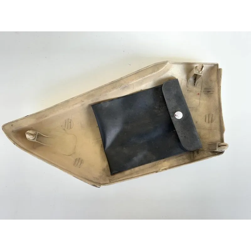 Cache carenage sous selle gauche HONDA CM 125 1982-1988 CUSTOM