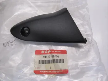 cache carenage face avant droit SUZUKI SV 650 1999-2002