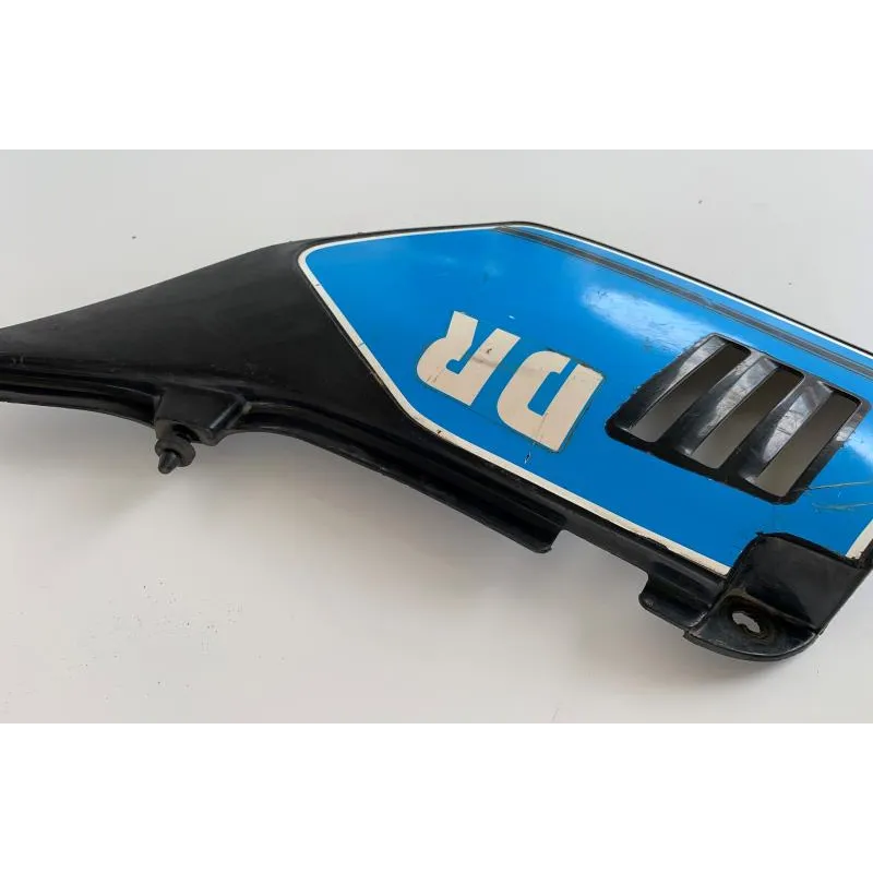 Cache carenage sous selle droit SUZUKI DR 125 S 1990-1993