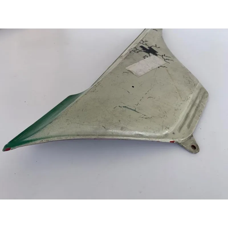 Cache carenage sous selle gauche KAWASAKI GPZ 550 1981-1985