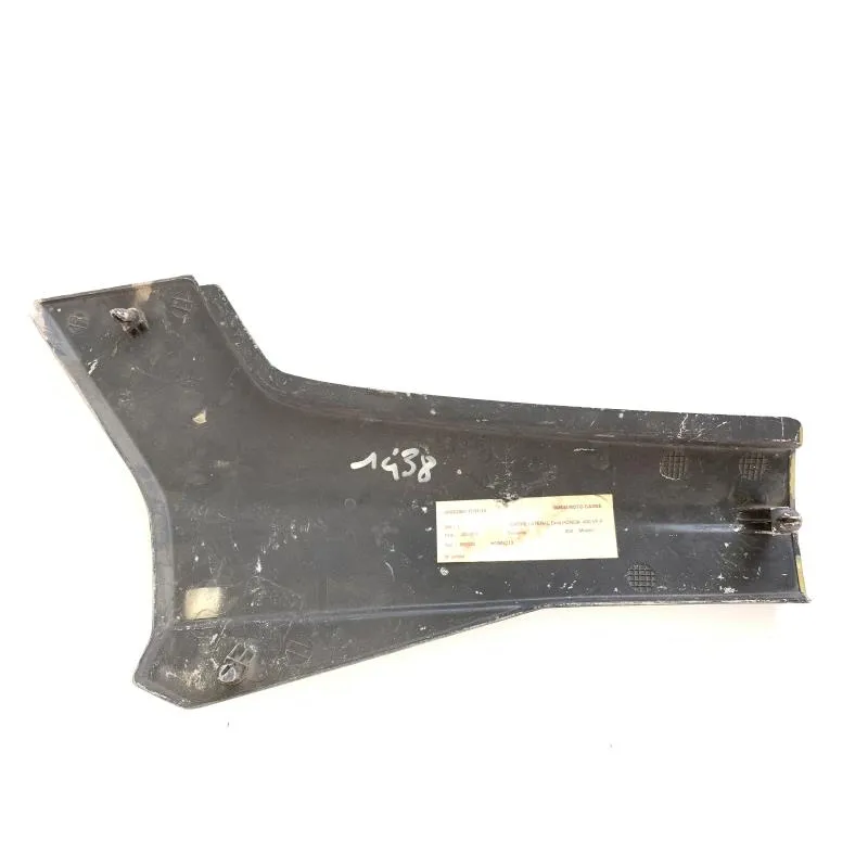 Cache carenage sous selle droit HONDA VF 400 F 1983-1984