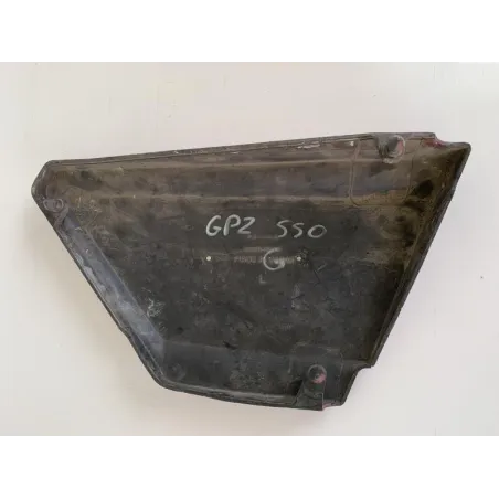 Cache carenage sous selle gauche KAWASAKI GPZ 550 1981-1985