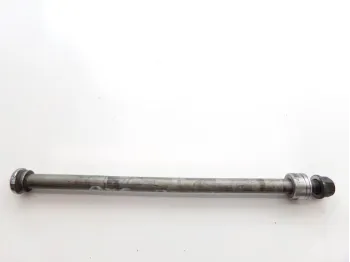 Axe de roue arriere TRIUMPH ROCKET III 2300 2004-2009 CLASSIC
