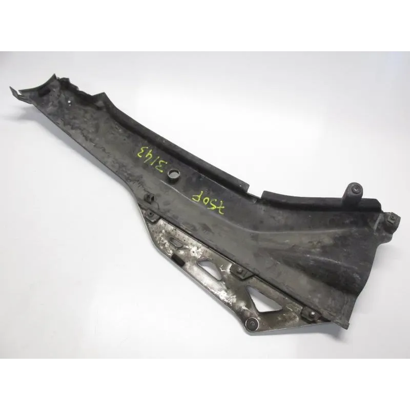 Cache carenage coque arriere gauche SUZUKI GSX F 750 1989-1997