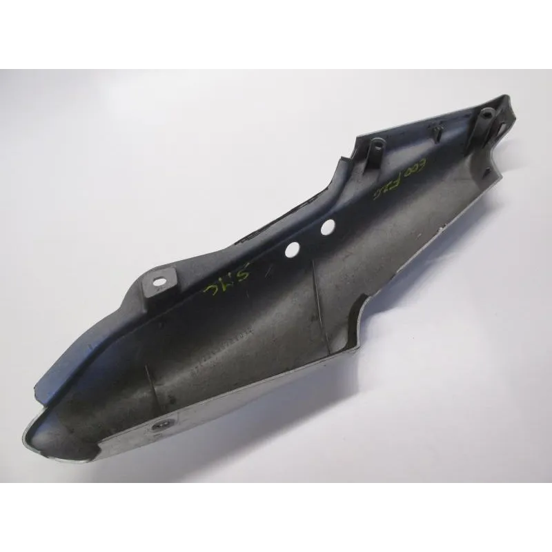 Cache carenage coque arriere droit YAMAHA FZS 600 1998-2001 FAZER