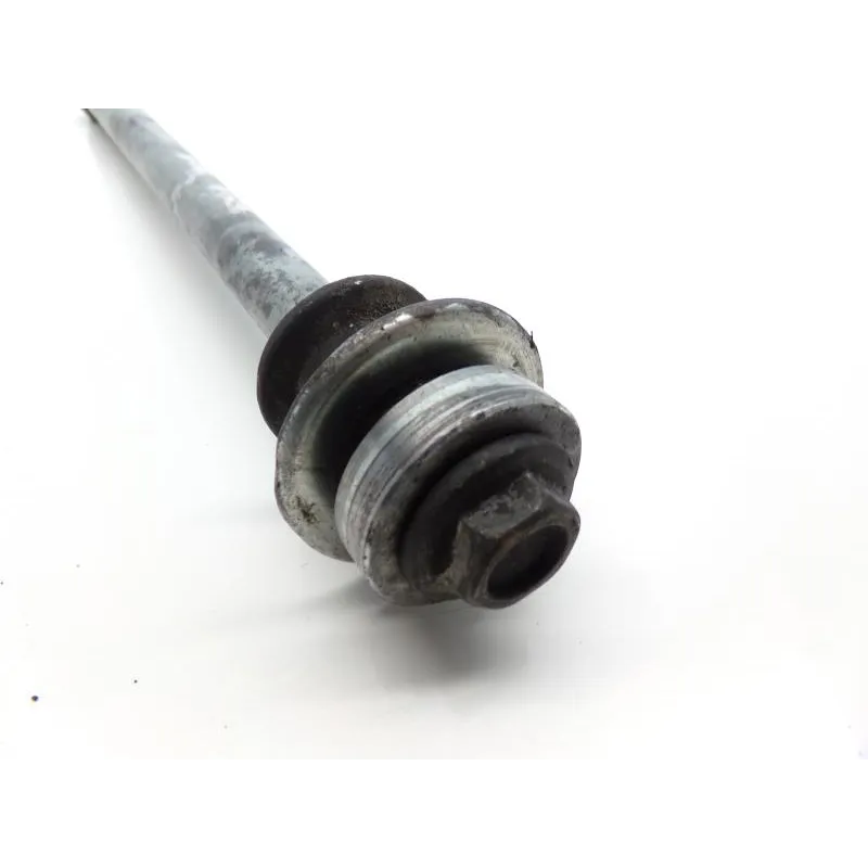 Axe de roue arriere SUZUKI GSX F 750 1989-1997