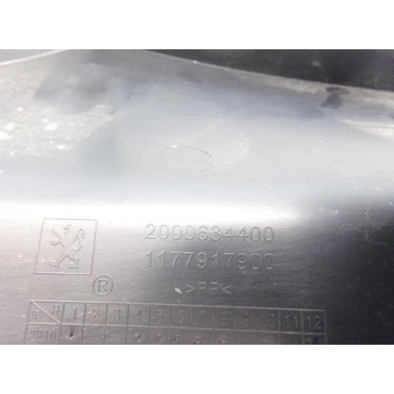 Cache flanc de carenage gauche PEUGEOT KISBEE 50 2011-2012 4T