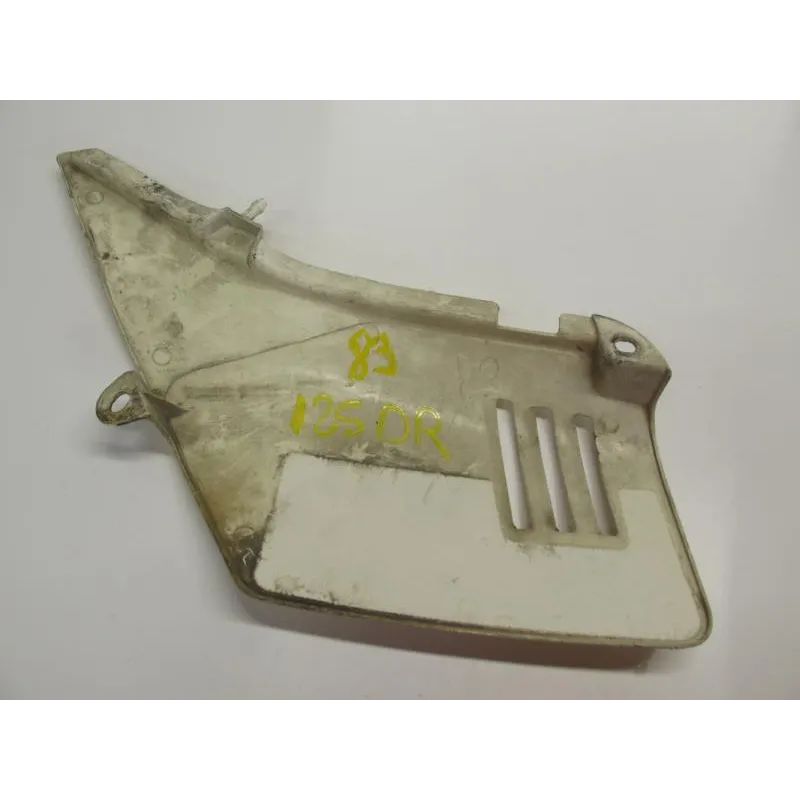 Cache lateral droit SUZUKI DR 125 1989-1993