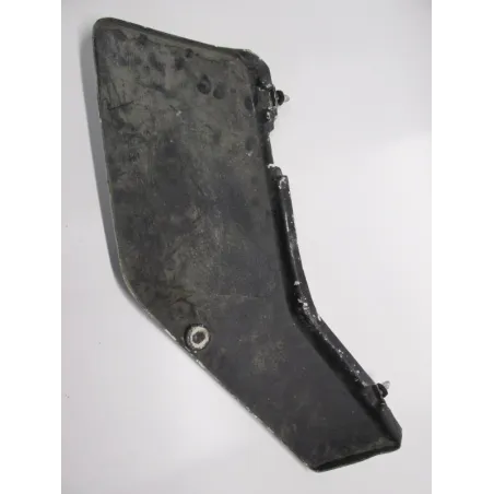 Cache carenage sous selle gauche SUZUKI DR 600 1985-1988