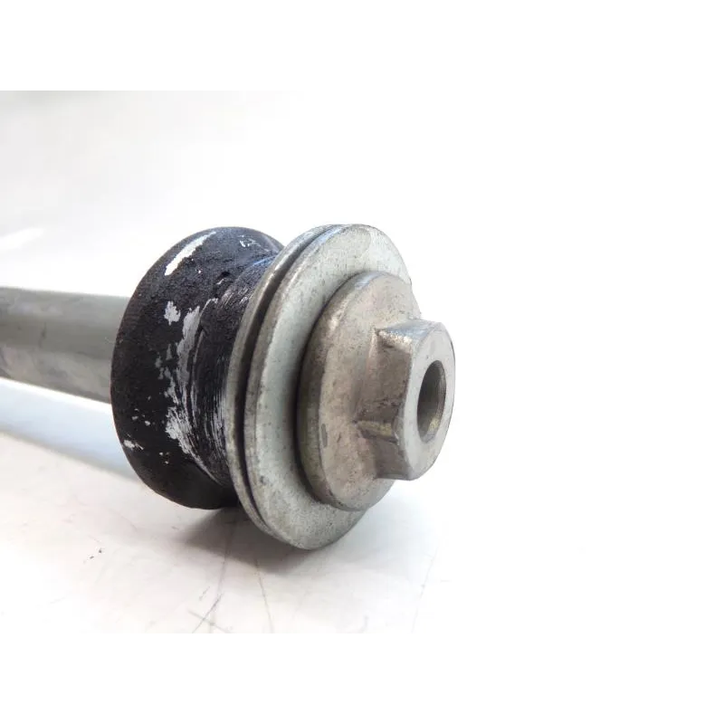 Axe de roue arriere SUZUKI SFV 650 2009-2016 GLADIUS