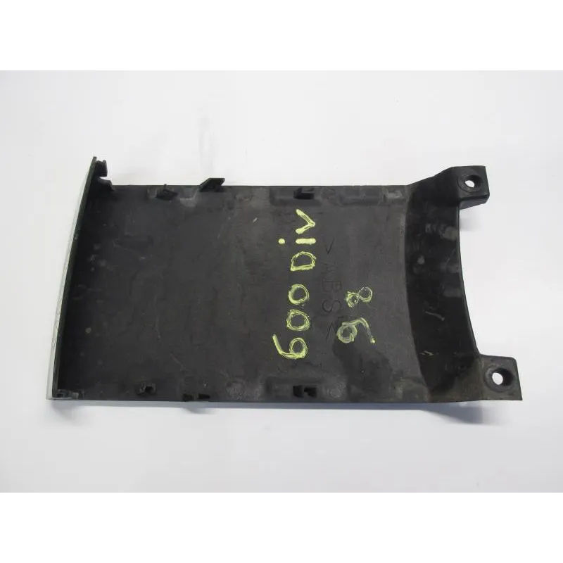 Cache jonction coque arriere YAMAHA XJ 600 N 1999-2002
