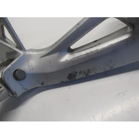 Platine et repose pieds arriere droit SUZUKI SV 650 N 1999-2002