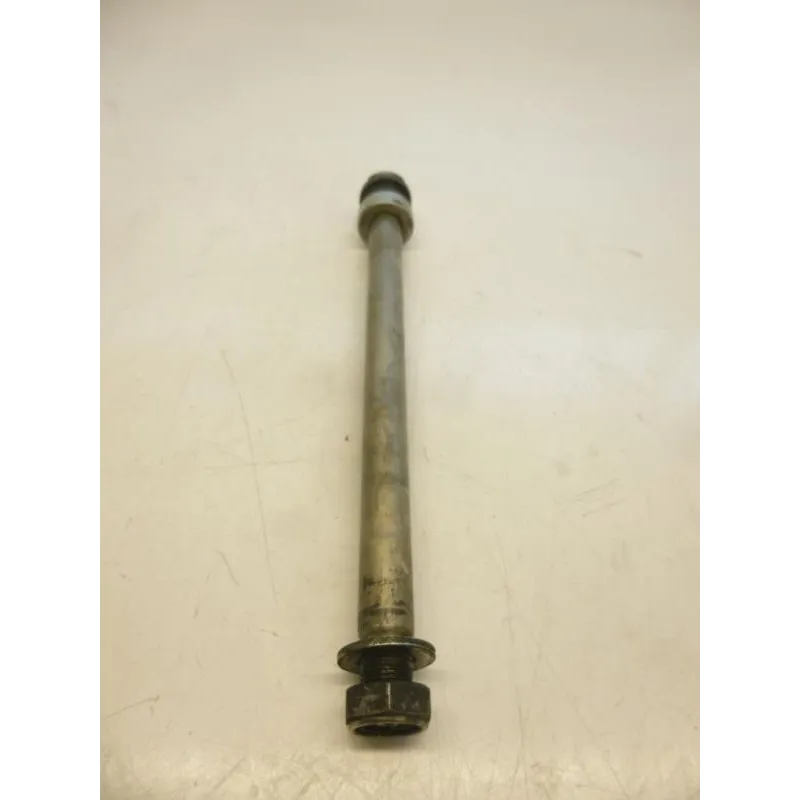 Axe de roue arriere TRIUMPH DAYTONA 675 2006-2008