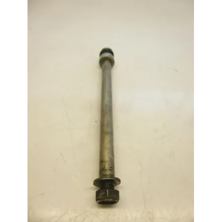 Axe de roue arriere TRIUMPH DAYTONA 675 2006-2008
