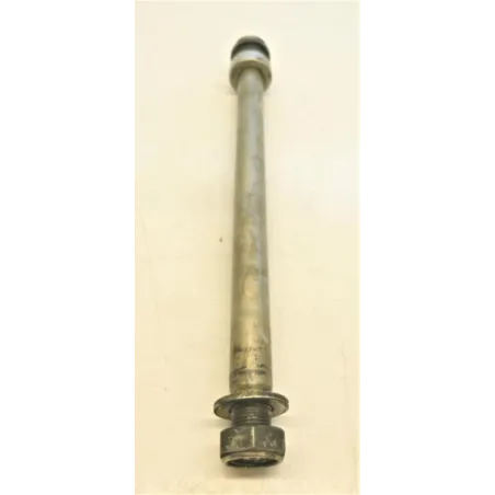 Axe de roue arriere TRIUMPH DAYTONA 675 2006-2008