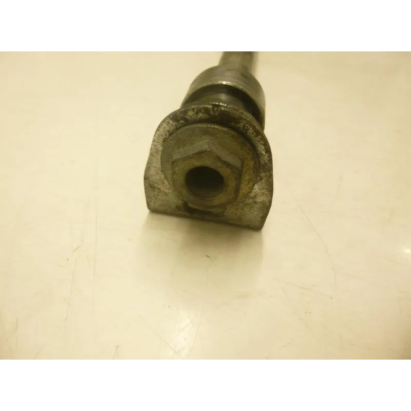 Axe de roue arriere SUZUKI GSF 600 2000-2004 BANDIT S