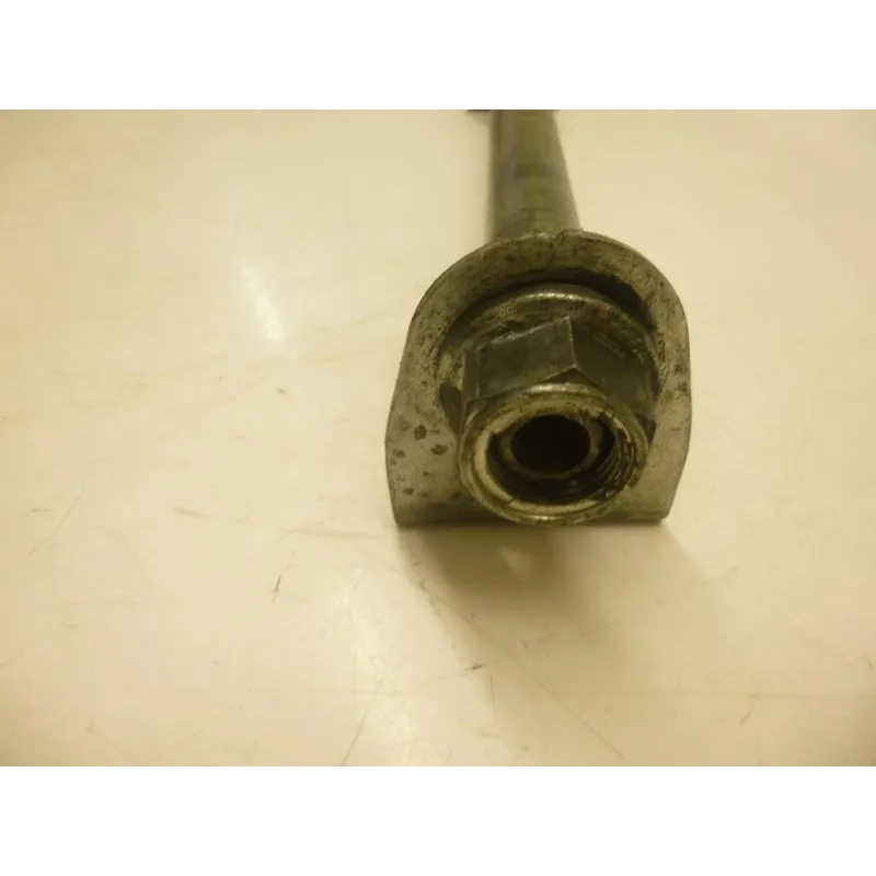 Axe de roue arriere SUZUKI GSF 600 2000-2004 BANDIT S