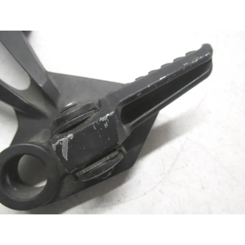Platine et repose pieds arriere gauche KAWASAKI Z 750 2007-2010