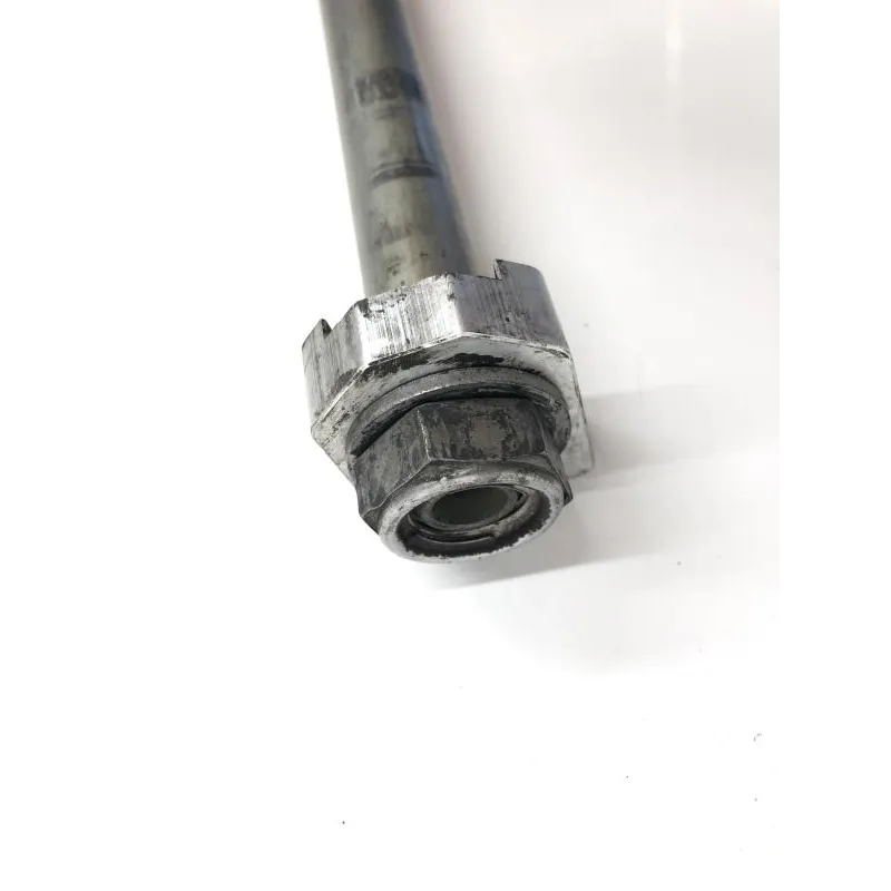 Axe de roue arriere TRIUMPH STREET TRIPLE R 675 2011-2012