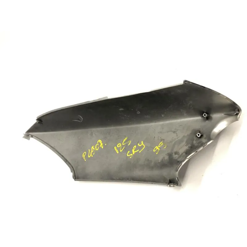 Cache carenage coque arriere droit YAMAHA YP 125 1998-2000 MAJESTY