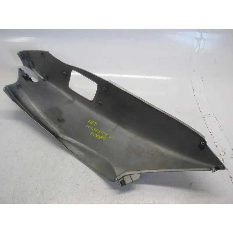 Cache carenage coque arriere gauche YAMAHA YP 125 2001-2002 MAJESTY