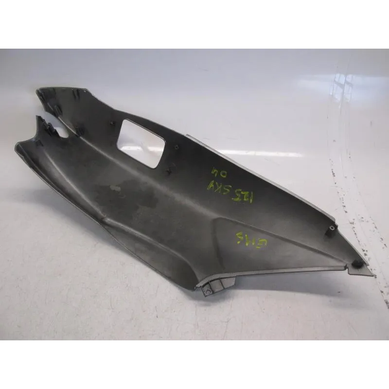 Cache carenage coque arriere gauche YAMAHA YP 125 2003-2006 MAJESTY