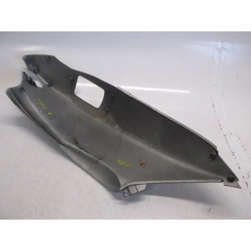 Cache carenage coque arriere gauche YAMAHA YP 125 2001-2002 MAJESTY