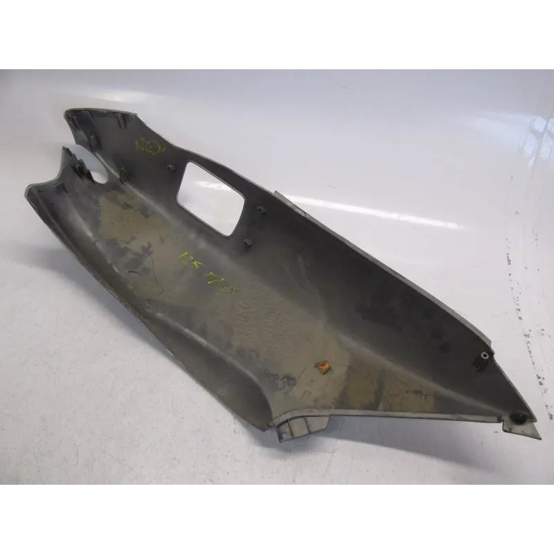 Cache carenage coque arriere gauche YAMAHA YP 125 2001-2002 MAJESTY