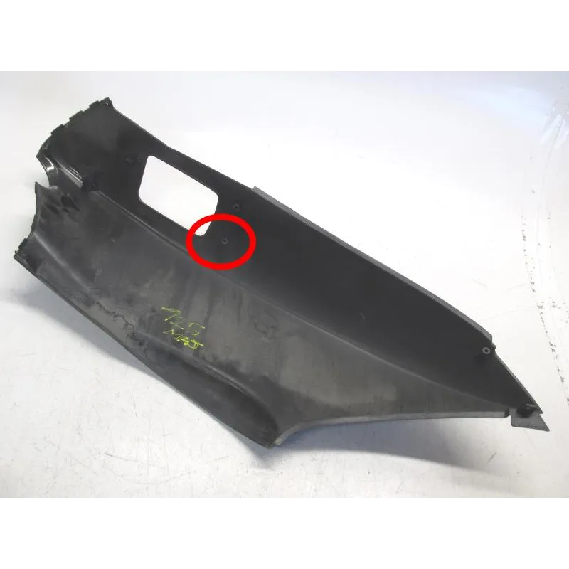 Cache carenage coque arriere gauche YAMAHA YP 125 2001-2002 MAJESTY