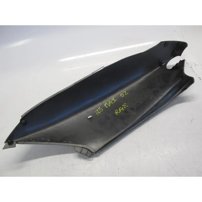 Cache carenage coque arriere droit YAMAHA YP 125 2001-2002 MAJESTY
