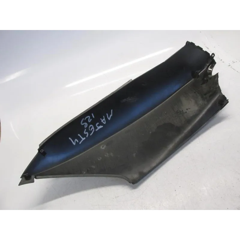 Cache carenage coque arriere droit YAMAHA YP 125 2001-2002 MAJESTY