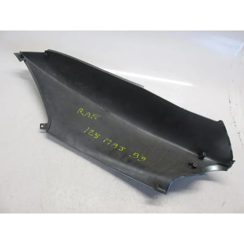 Cache carenage coque arriere droit YAMAHA YP 125 1998-2000 MAJESTY