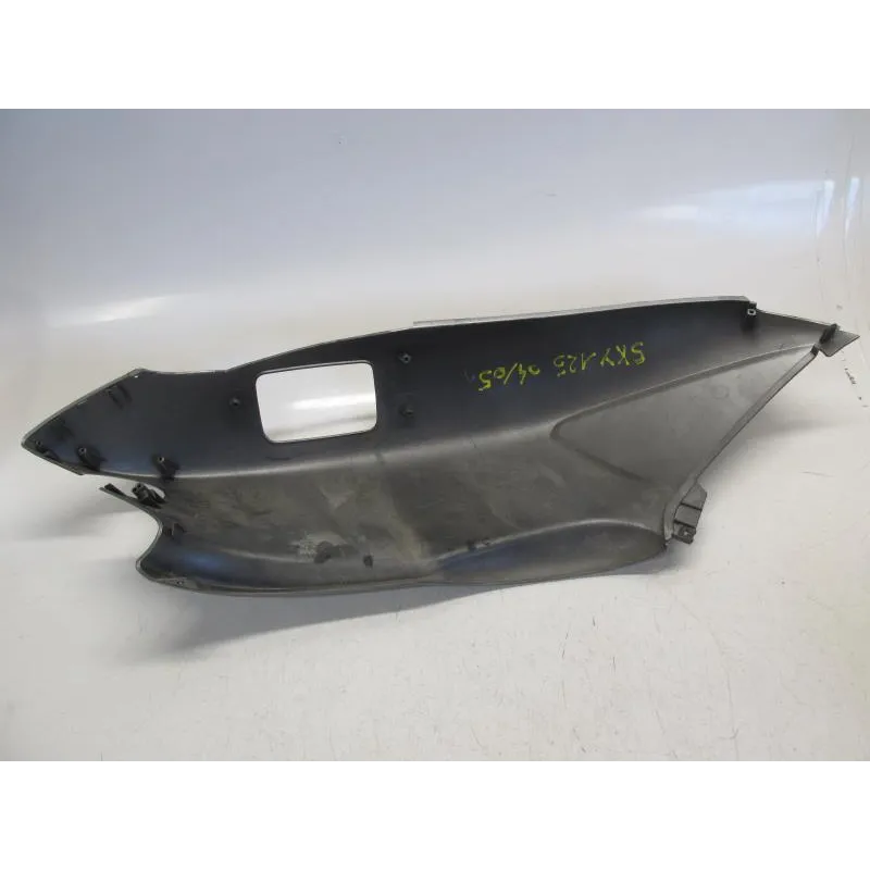 Cache carenage coque arriere gauche YAMAHA YP 125 2003-2006 MAJESTY