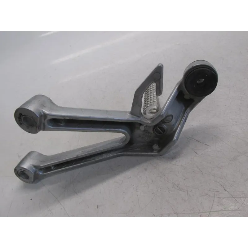Platine et repose pieds arriere droit SUZUKI SV 650 N 2003-2006