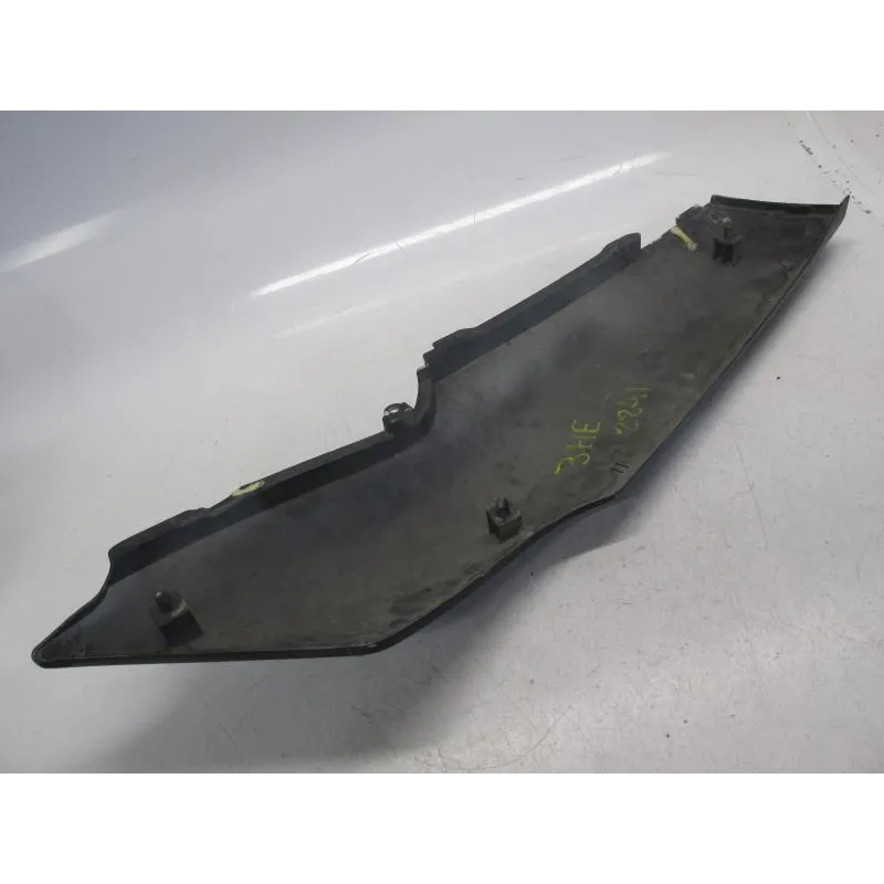 Cache carenage coque arriere droit YAMAHA FZR 600 1989-1993