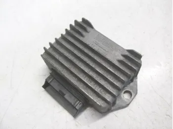 Regulateur charge batterie PIAGGIO VESPA 50 S 2007-2012 2T COLLEGE