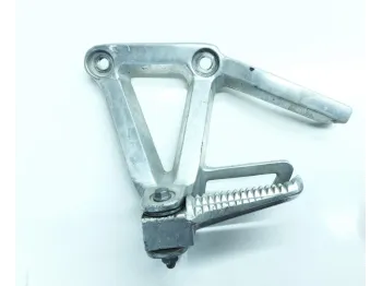Platine et repose pieds arriere gauche YAMAHA FZS 600 1998-1999 FAZER
