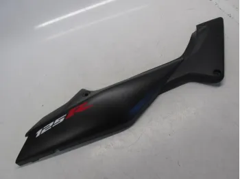 Cache carenage coque arriere droit HONDA CBR 125 R 2004-2006