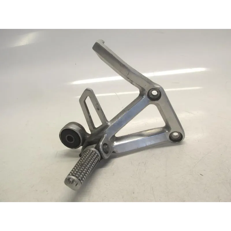 Platine et repose pieds arriere droit YAMAHA FZS 600 2000-2001 FAZER