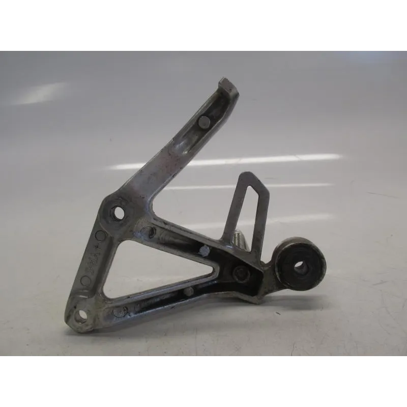 Platine et repose pieds arriere droit YAMAHA FZS 600 2000-2001 FAZER