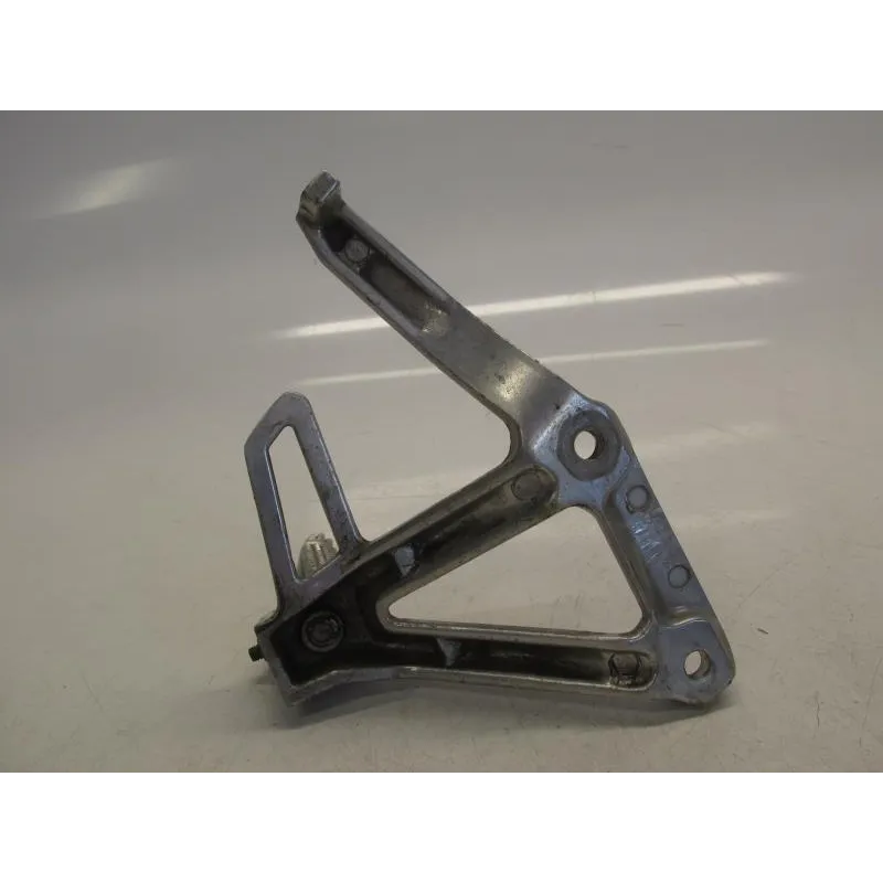 Platine et repose pieds arriere gauche YAMAHA FZS 600 2000-2001 FAZER