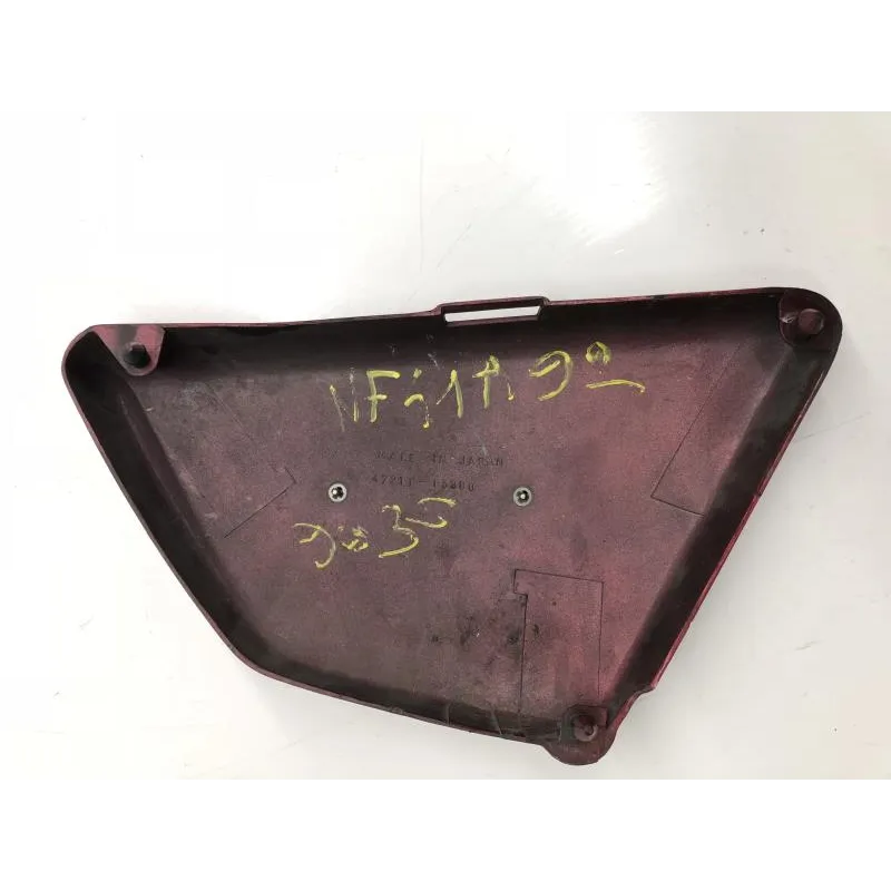 Cache carenage sous selle gauche SUZUKI GN 125 1982-1996