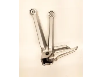 Platine et repose pieds arriere gauche SUZUKI GSXR 600 2004-2005